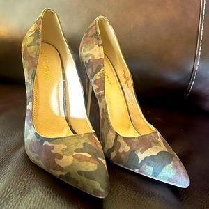 Camouflage heels